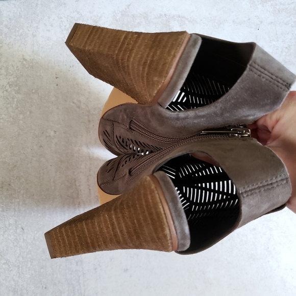 Vince Camuto Kimora Cutout Shield Sandals Heels Booties Sz 6 - Picture 3 of 6